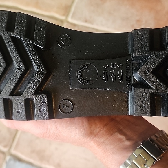 Burberry Rain Boots - Picture 2 of 4